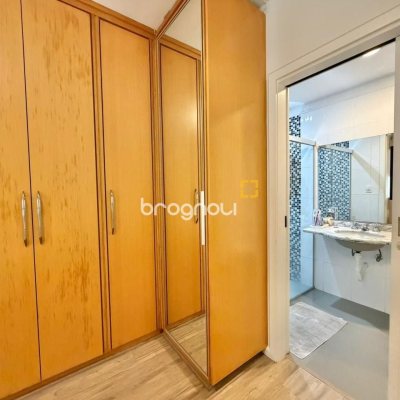 Apartamento com 146m², 4 quartos (sendo 1 suíte), 2 garagens, no bairro Centro em Florianópolis