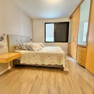Apartamento com 146m², 4 quartos (sendo 1 suíte), 2 garagens, no bairro Centro em Florianópolis