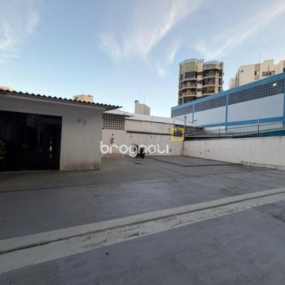 Apartamento com 146m², 4 quartos (sendo 1 suíte), 2 garagens, no bairro Centro em Florianópolis