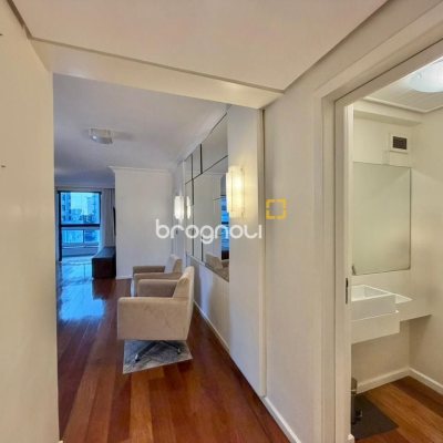 Apartamento com 146m², 4 quartos (sendo 1 suíte), 2 garagens, no bairro Centro em Florianópolis