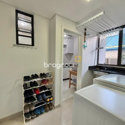 Apartamento com 146m², 4 quartos (sendo 1 suíte), 2 garagens, no bairro Centro em Florianópolis