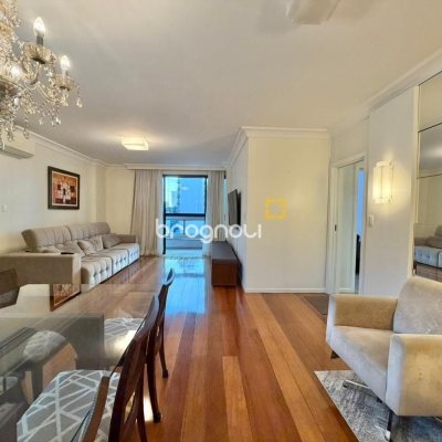 Apartamento com 146m², 4 quartos (sendo 1 suíte), 2 garagens, no bairro Centro em Florianópolis