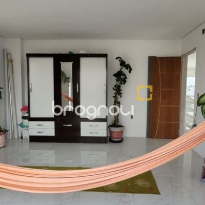 Casa com 300m², 4 quartos (sendo 1 suíte), 2 garagens, no bairro Pedra Branca em Palhoça
