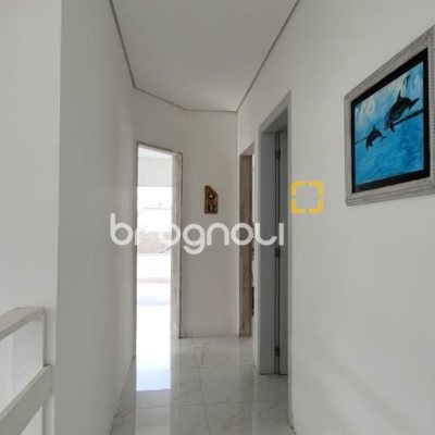 Casa com 300m², 4 quartos (sendo 1 suíte), 2 garagens, no bairro Pedra Branca em Palhoça