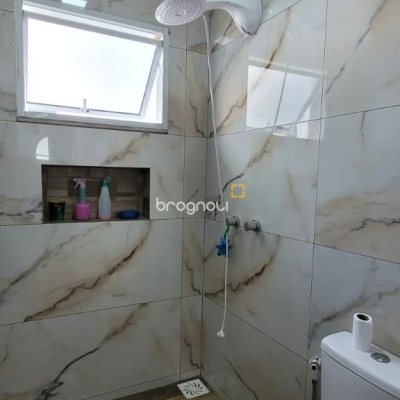 Casa com 300m², 4 quartos (sendo 1 suíte), 2 garagens, no bairro Pedra Branca em Palhoça
