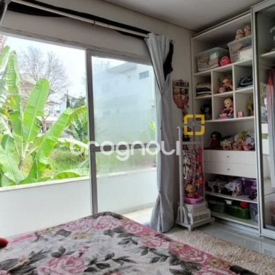 Casa com 300m², 4 quartos (sendo 1 suíte), 2 garagens, no bairro Pedra Branca em Palhoça