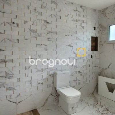 Casa com 300m², 4 quartos (sendo 1 suíte), 2 garagens, no bairro Pedra Branca em Palhoça
