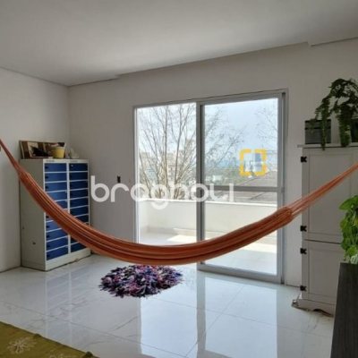 Casa com 300m², 4 quartos (sendo 1 suíte), 2 garagens, no bairro Pedra Branca em Palhoça
