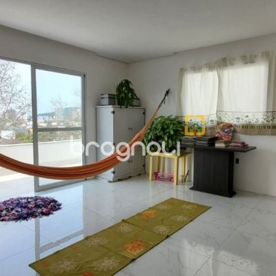 Casa com 300m², 4 quartos (sendo 1 suíte), 2 garagens, no bairro Pedra Branca em Palhoça