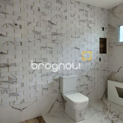Casa com 300m², 4 quartos (sendo 1 suíte), 2 garagens, no bairro Pedra Branca em Palhoça