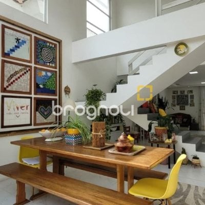 Casa com 300m², 4 quartos (sendo 1 suíte), 2 garagens, no bairro Pedra Branca em Palhoça