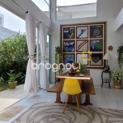 Casa com 300m², 4 quartos (sendo 1 suíte), 2 garagens, no bairro Pedra Branca em Palhoça
