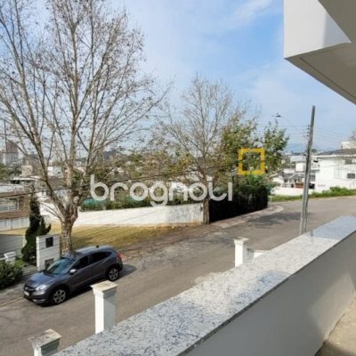 Casa com 300m², 4 quartos (sendo 1 suíte), 2 garagens, no bairro Pedra Branca em Palhoça