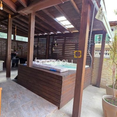 Casa com 100m², 3 quartos, 2 garagens, no bairro Campeche em Florianópolis