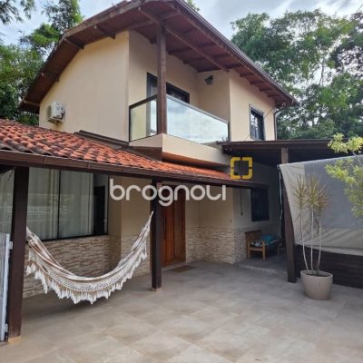 Casa com 100m², 3 quartos, 2 garagens, no bairro Campeche em Florianópolis