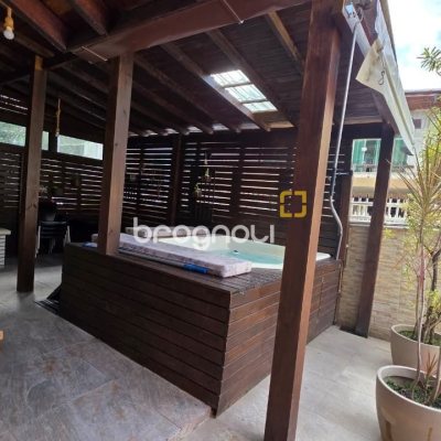 Casa com 100m², 3 quartos, 2 garagens, no bairro Campeche em Florianópolis