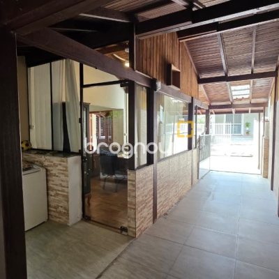 Casa com 100m², 3 quartos, 2 garagens, no bairro Campeche em Florianópolis