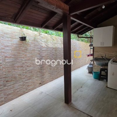 Casa com 100m², 3 quartos, 2 garagens, no bairro Campeche em Florianópolis