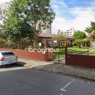 Casa com 297m², 3 quartos (sendo 1 suíte), 2 garagens, no bairro Estreito em Florianópolis