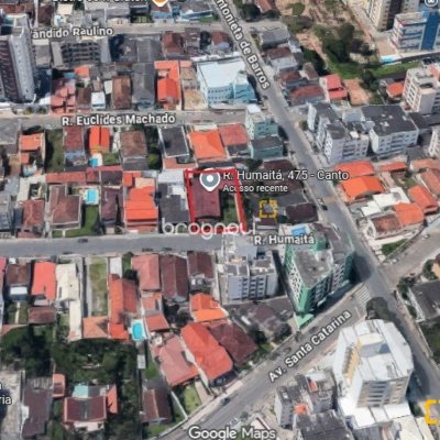 Casa com 297m², 3 quartos (sendo 1 suíte), 2 garagens, no bairro Estreito em Florianópolis