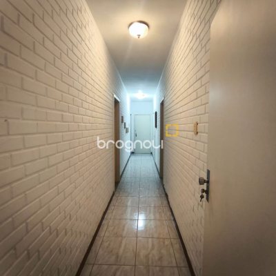 Casa com 297m², 3 quartos (sendo 1 suíte), 2 garagens, no bairro Estreito em Florianópolis
