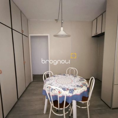 Casa com 297m², 3 quartos (sendo 1 suíte), 2 garagens, no bairro Estreito em Florianópolis