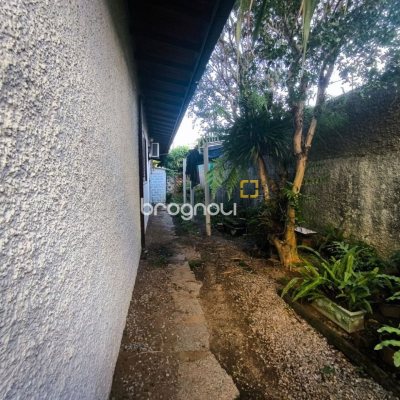 Casa com 297m², 3 quartos (sendo 1 suíte), 2 garagens, no bairro Estreito em Florianópolis