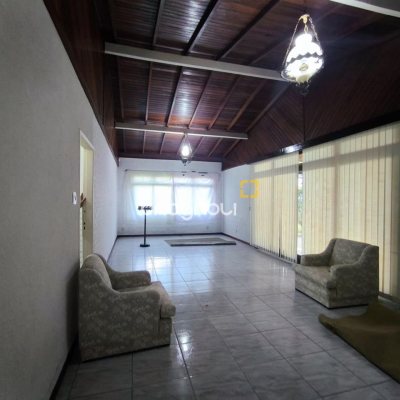Casa com 297m², 3 quartos (sendo 1 suíte), 2 garagens, no bairro Estreito em Florianópolis