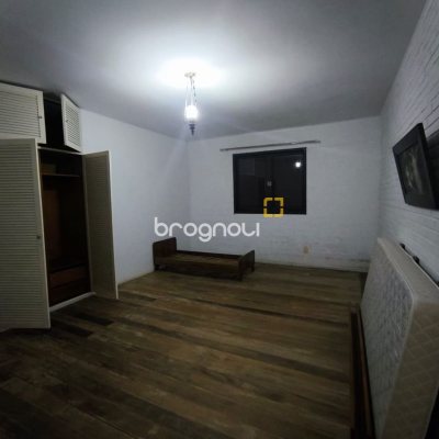 Casa com 297m², 3 quartos (sendo 1 suíte), 2 garagens, no bairro Estreito em Florianópolis