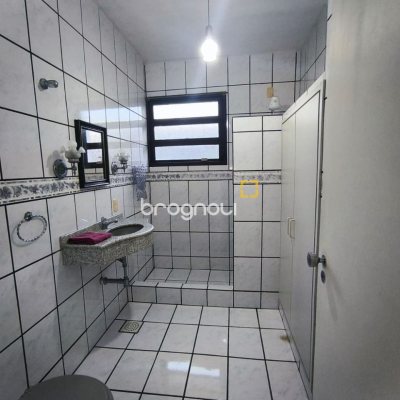 Casa com 297m², 3 quartos (sendo 1 suíte), 2 garagens, no bairro Estreito em Florianópolis