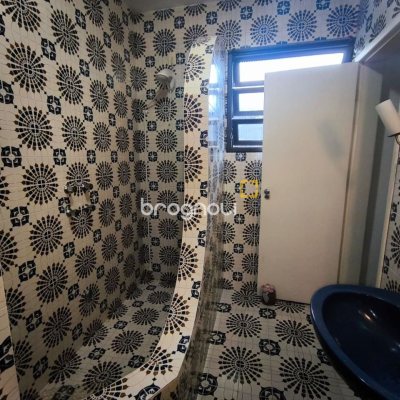 Casa com 297m², 3 quartos (sendo 1 suíte), 2 garagens, no bairro Estreito em Florianópolis