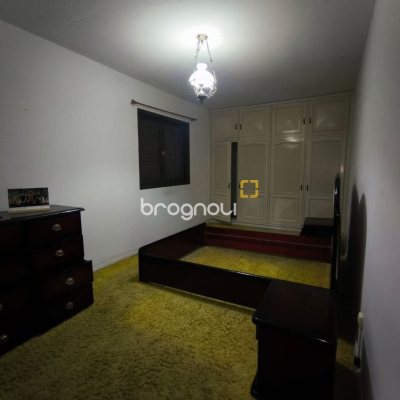 Casa com 297m², 3 quartos (sendo 1 suíte), 2 garagens, no bairro Estreito em Florianópolis