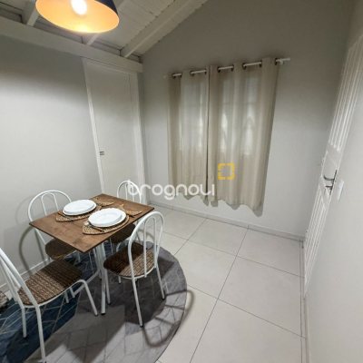 Casa com 63m², 3 quartos, 3 garagens, no bairro Forquilhas em São José