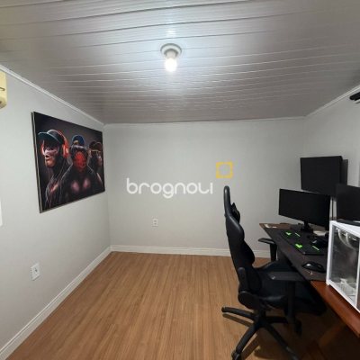 Casa com 63m², 3 quartos, 3 garagens, no bairro Forquilhas em São José