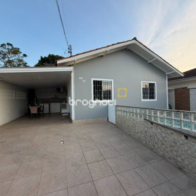 Casa com 63m², 3 quartos, 3 garagens, no bairro Forquilhas em São José