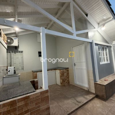 Casa com 63m², 3 quartos, 3 garagens, no bairro Forquilhas em São José