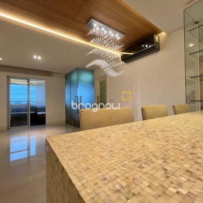 Apartamento com 87m², 3 quartos (sendo 1 suíte), 2 garagens, no bairro Campinas em São José