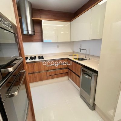 Apartamento com 87m², 3 quartos (sendo 1 suíte), 2 garagens, no bairro Campinas em São José