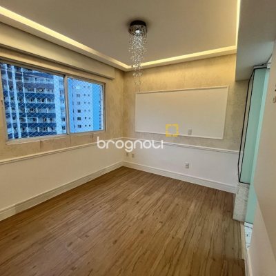 Apartamento com 87m², 3 quartos (sendo 1 suíte), 2 garagens, no bairro Campinas em São José