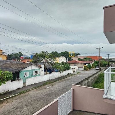 Casa com 109m², 3 quartos (sendo 1 suíte), 2 garagens, no bairro Rio Caveiras em Biguaçu