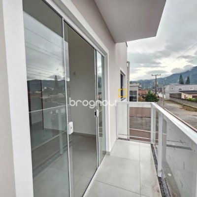 Casa com 109m², 3 quartos (sendo 1 suíte), 2 garagens, no bairro Rio Caveiras em Biguaçu