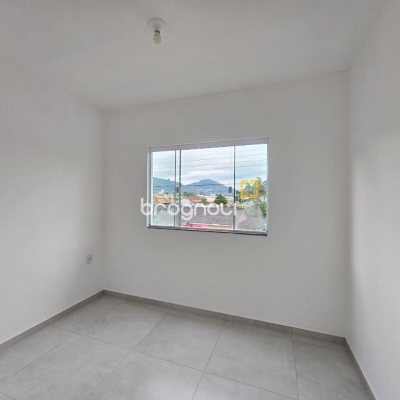 Casa com 109m², 3 quartos (sendo 1 suíte), 2 garagens, no bairro Rio Caveiras em Biguaçu