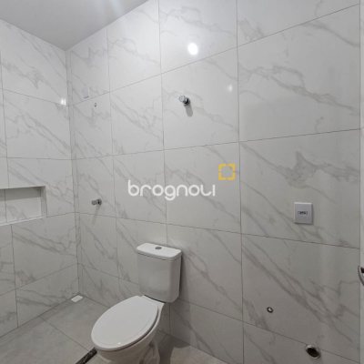 Casa com 109m², 3 quartos (sendo 1 suíte), 2 garagens, no bairro Rio Caveiras em Biguaçu