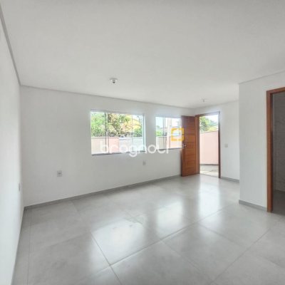 Casa com 109m², 3 quartos (sendo 1 suíte), 2 garagens, no bairro Rio Caveiras em Biguaçu