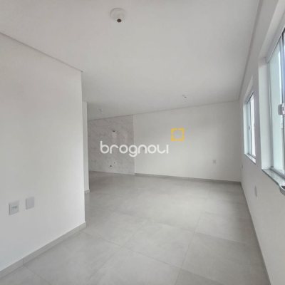 Casa com 109m², 3 quartos (sendo 1 suíte), 2 garagens, no bairro Rio Caveiras em Biguaçu