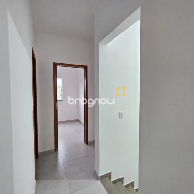 Casa com 109m², 3 quartos (sendo 1 suíte), 2 garagens, no bairro Rio Caveiras em Biguaçu