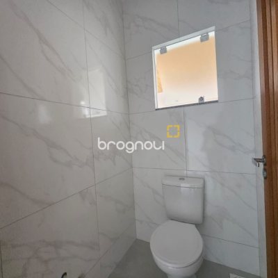 Casa com 109m², 3 quartos (sendo 1 suíte), 2 garagens, no bairro Rio Caveiras em Biguaçu