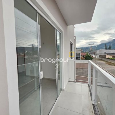 Casa com 109m², 3 quartos (sendo 1 suíte), 2 garagens, no bairro Rio Caveiras em Biguaçu