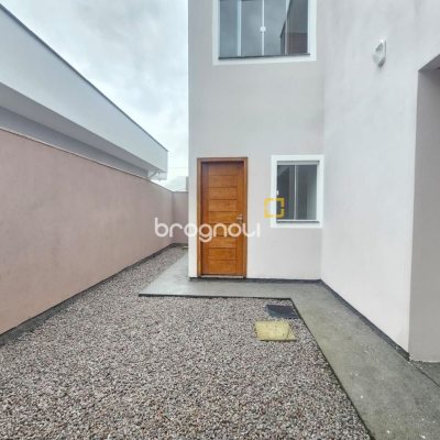 Casa com 109m², 3 quartos (sendo 1 suíte), 2 garagens, no bairro Rio Caveiras em Biguaçu