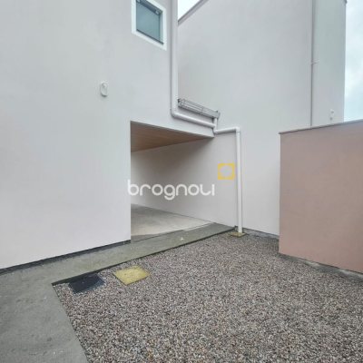Casa com 109m², 3 quartos (sendo 1 suíte), 2 garagens, no bairro Rio Caveiras em Biguaçu
